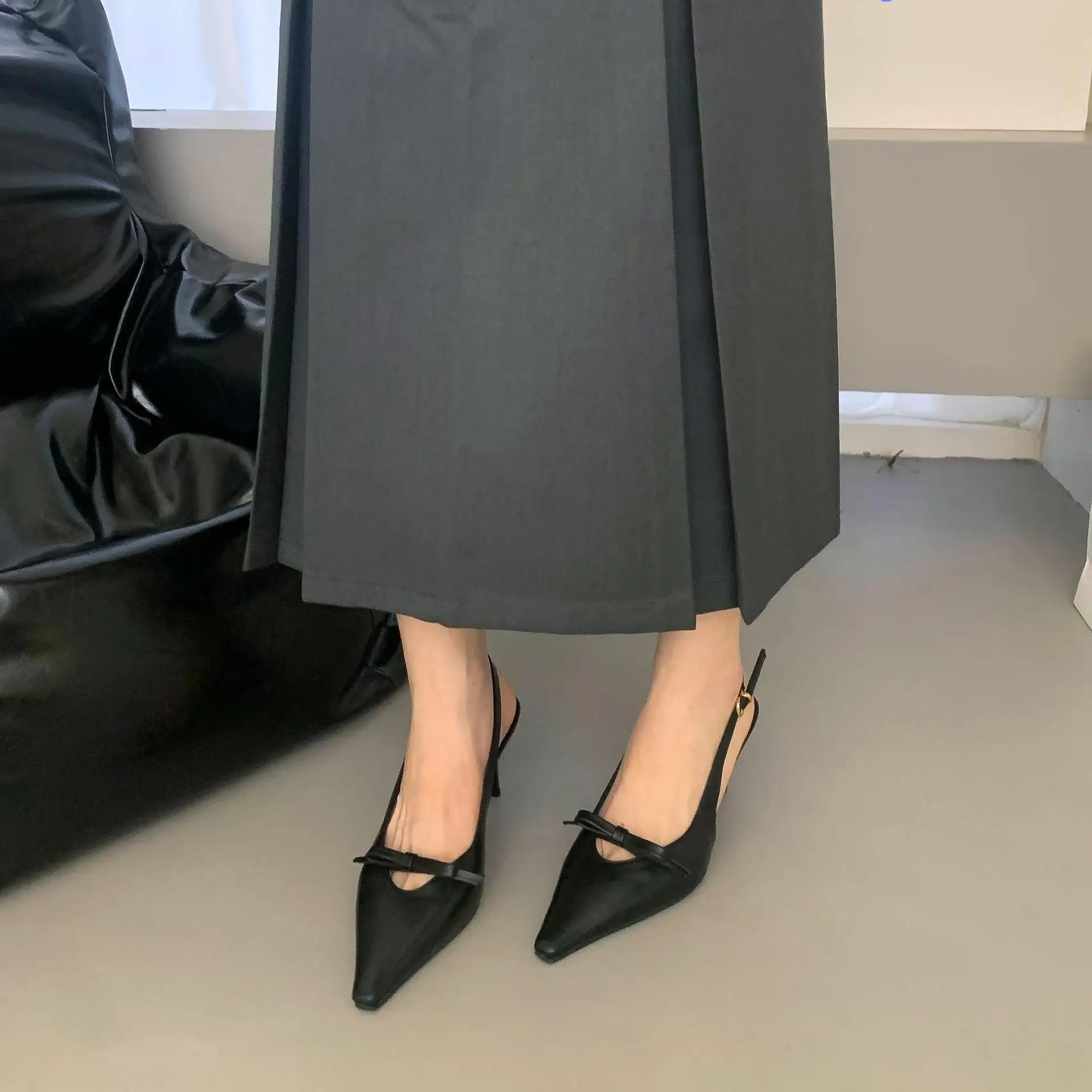 Muhtasar Sandalias Toka Kayış Kadın Ayakkabı Sivri Burun Pompaları Lüks Marka Stilettos Düşük Topuklu Sandalet Yaz Chaussures Femme
