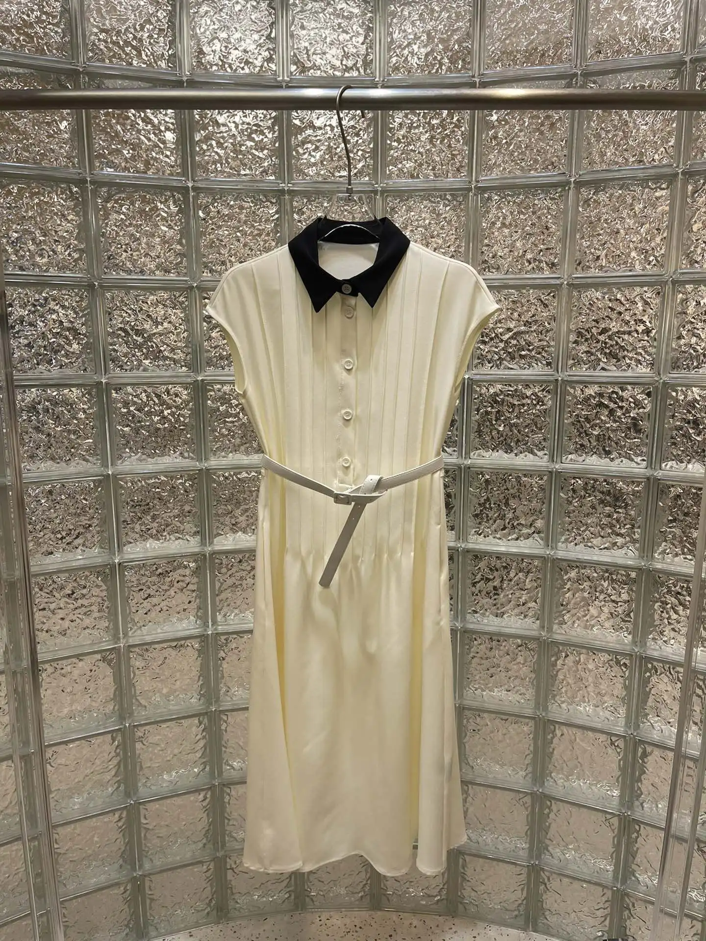 Çarpışma rengi elbise üç boyutlu kesim bel versiyonu rahat moda 2023 yaz yeni 0414